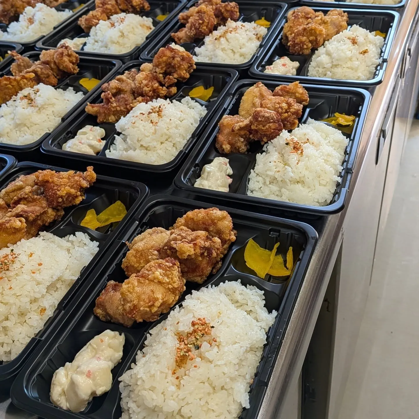 今日もたくさんのお弁当ご予約いただいております。